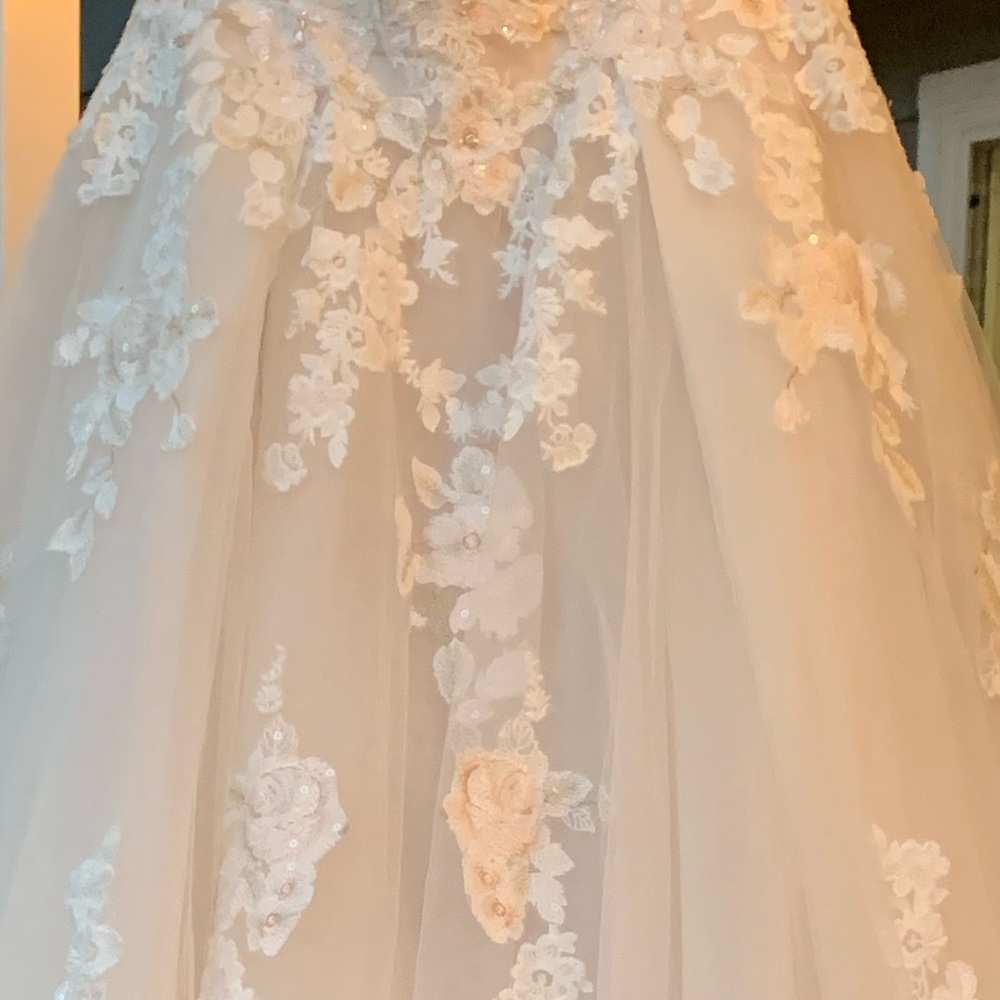 NEW Lace Appliqué Ivory Bridal Wedding Dress Women’s Size 2 - Picture 3 of 6
